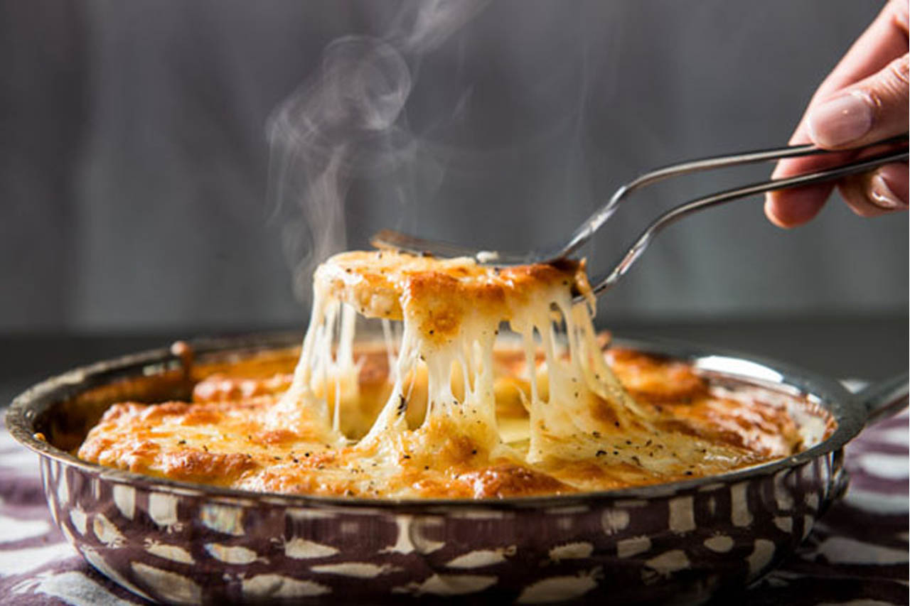 Cheesy skillet scalloped potatoes