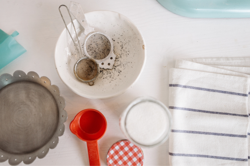 Baking measuring cups and spoons