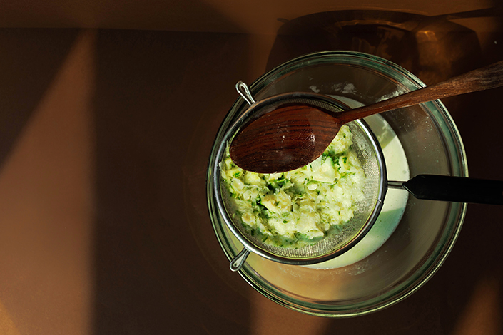 straining of Brazilian lemonade