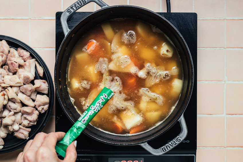 Japanese chicken curry being cooked