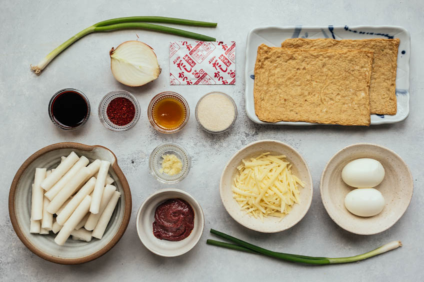 Ingredients for cheesy tteokbokki