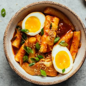 A Cheesy, Spicy Tteokbokki Recipe You Can Make At Home