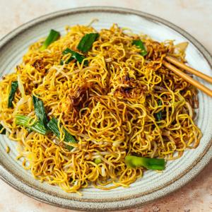 Easy, Crispy Cantonese Chow Mein