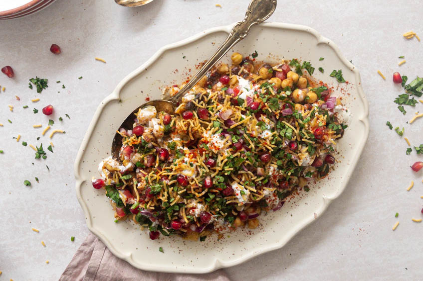 A platter of chana chaat, ready to serve