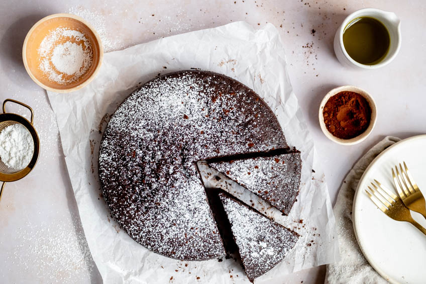 Chocolate olive oil cake, ready to serve