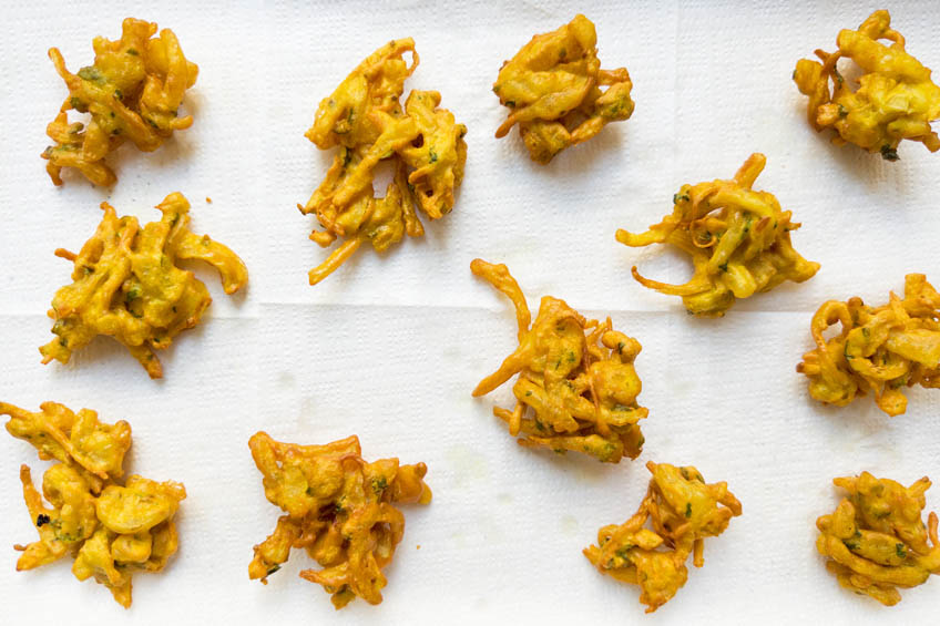 Onion pakora on a paper towel