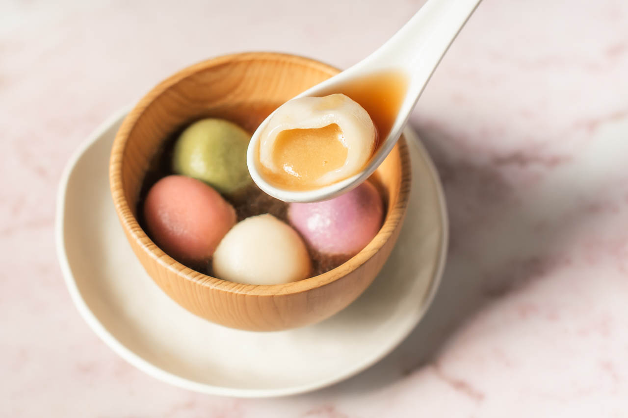 Glutinous Rice Dumplings (Tang Yuan) With Sesame Filling