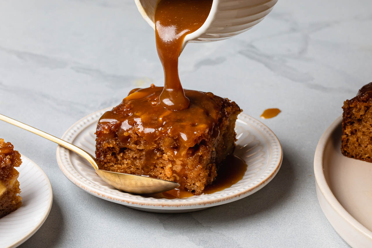 Sticky toffee apple cake