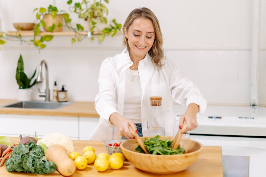 Jordana Hart tossing a salad