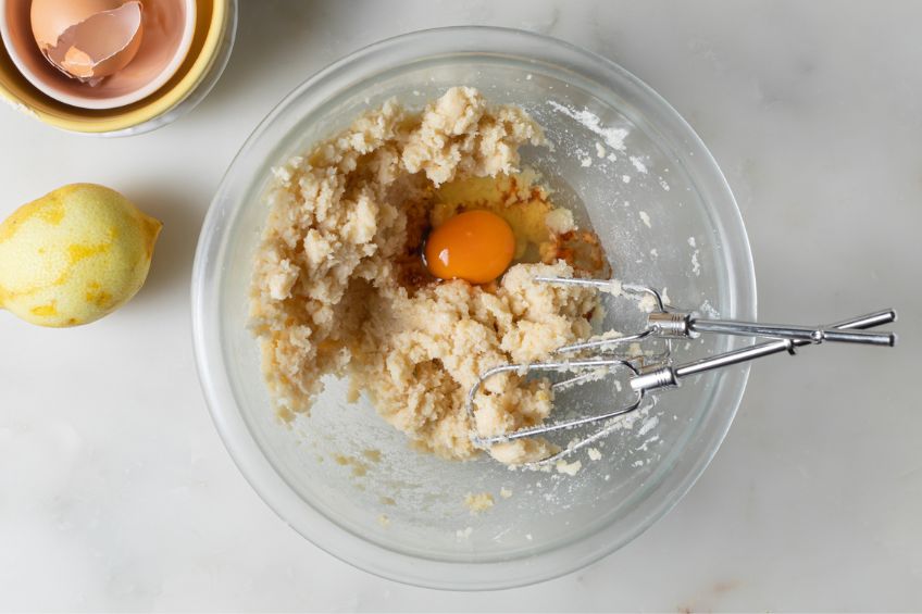 Egg added to sugar mixture