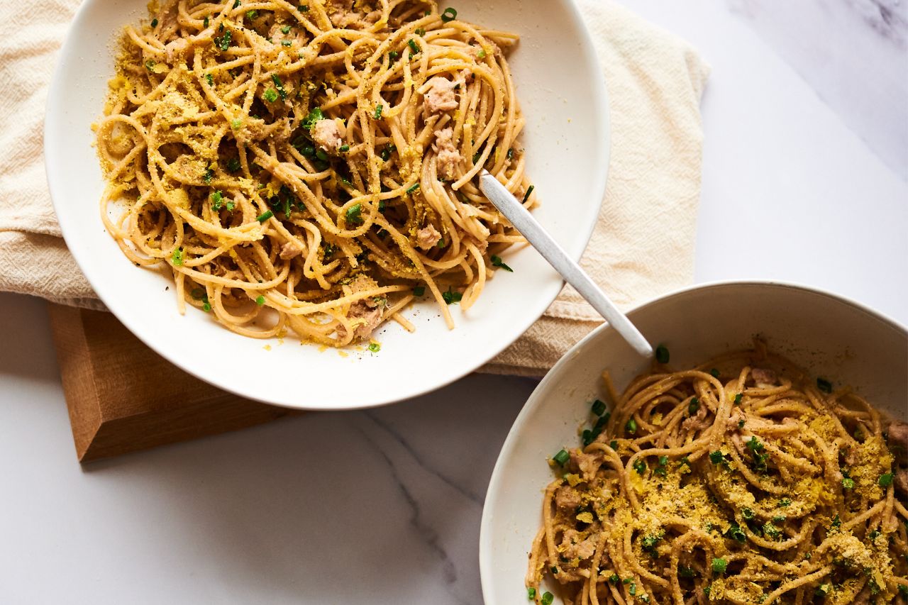 Canned Tuna Pasta with Garlic and Lemon