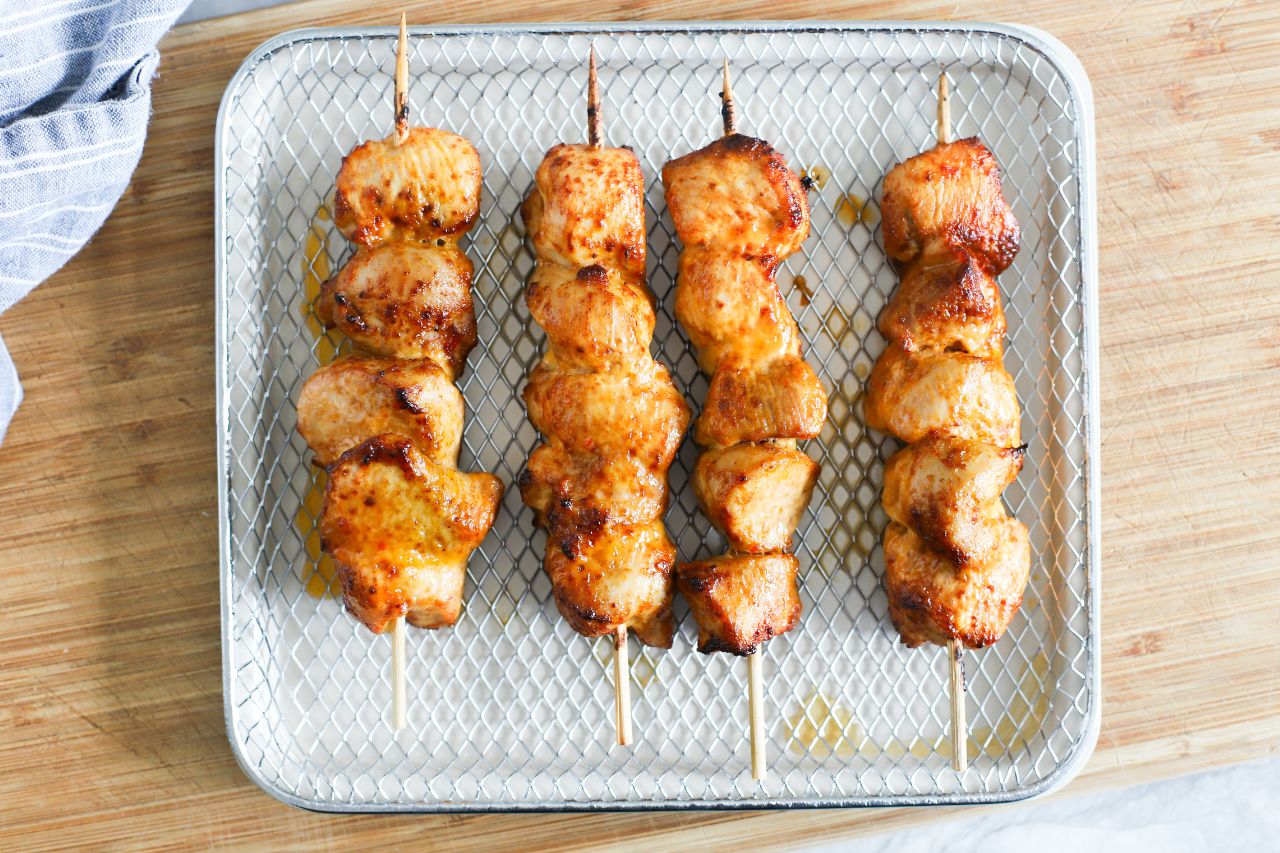 Cooked chicken skewer