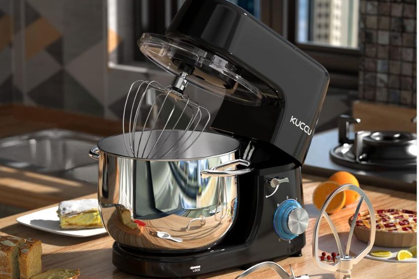 Kuccu stand mixer in kitchen