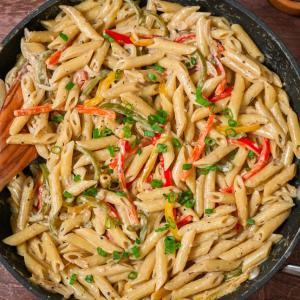 This Rasta Pasta is Filled With Jerk Flavours