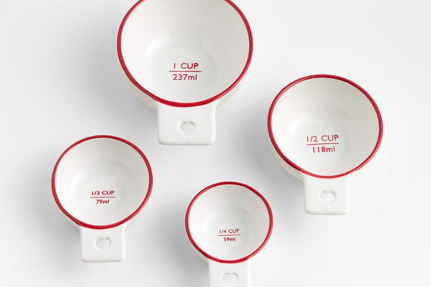 red trim measuring cups