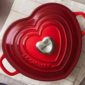 9 Adorable Valentine’s Day Cookware We’re Obsessed With