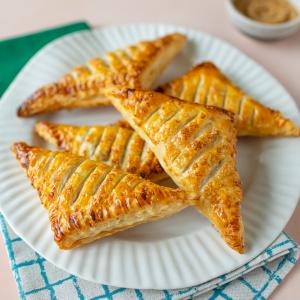 Crowd-Pleasing Maple Apple Turnover Recipe