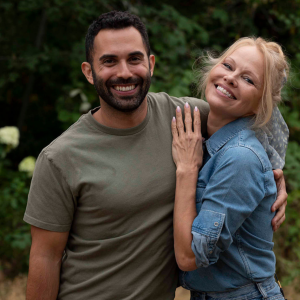 Pamela Anderson Cooks With Andy Baraghani