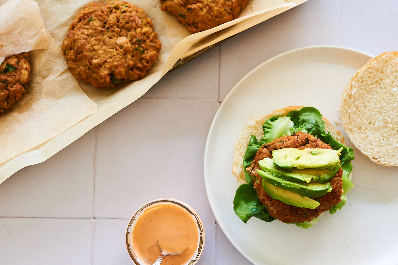 Spicy tuna burger
