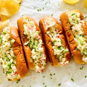 A Classic Lobster Roll That You Can Make All Summer Long