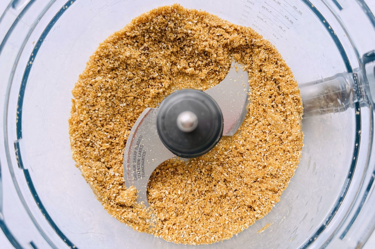 Oat crust in a blender